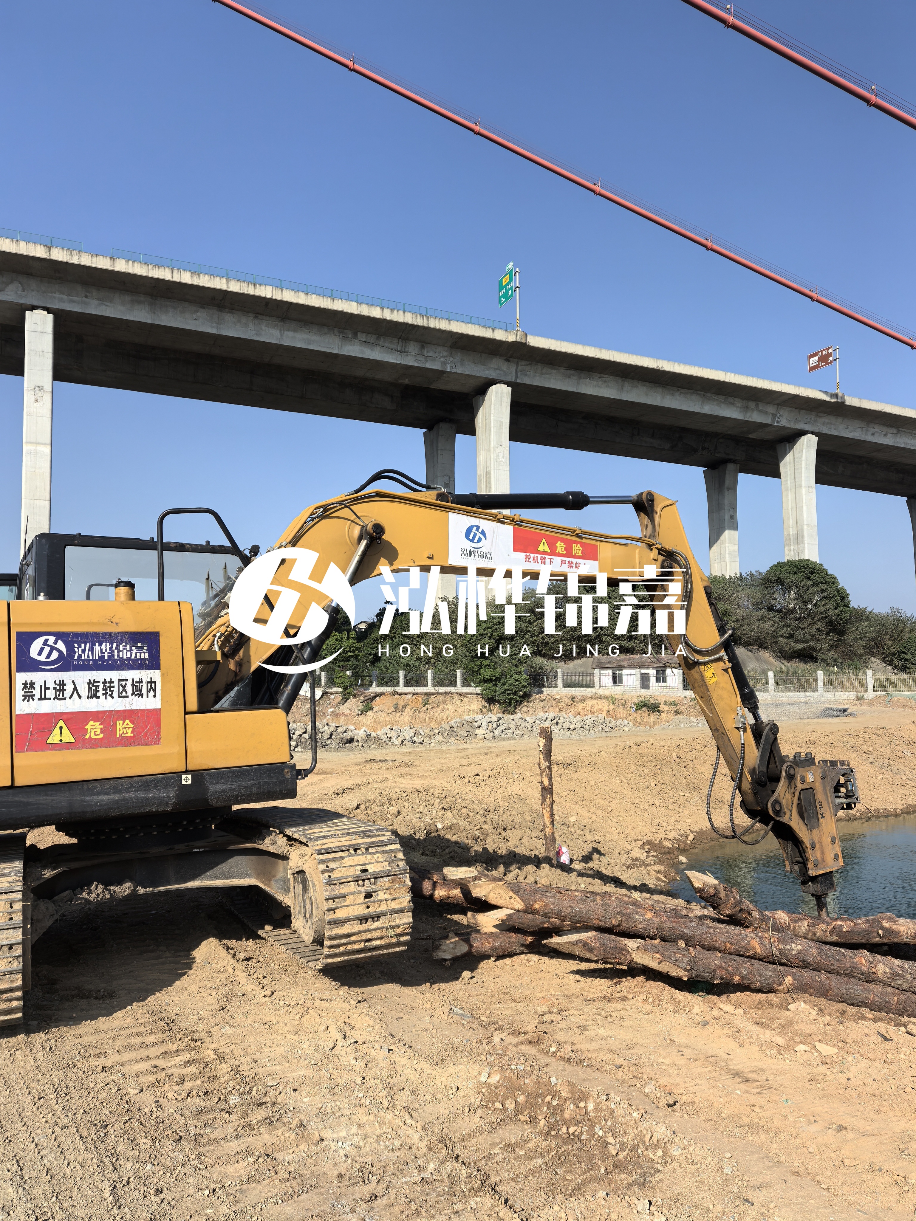 渝北挖機打木樁專業(yè)施工-山區(qū)河道挖機打木樁難度及對策？